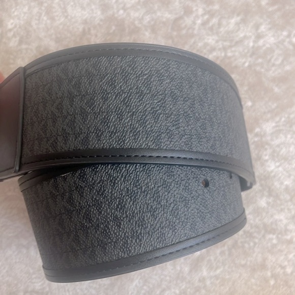 Brand New Michael Kors Wide Strap Black Logo Stretch Belt w/ Gold Tone Buckle - Picture 15 of 16